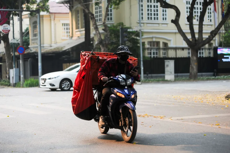 Xe chạy trên đường