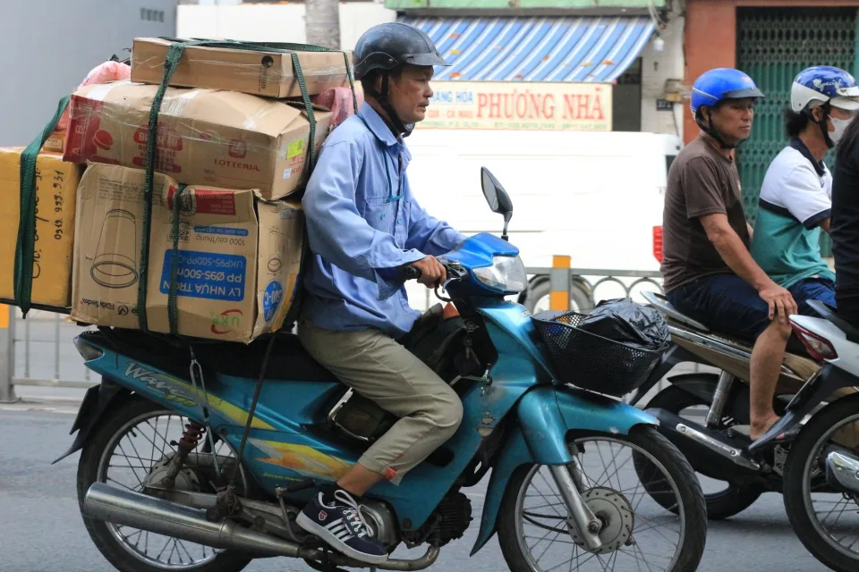 Tài xế sau vô lăng